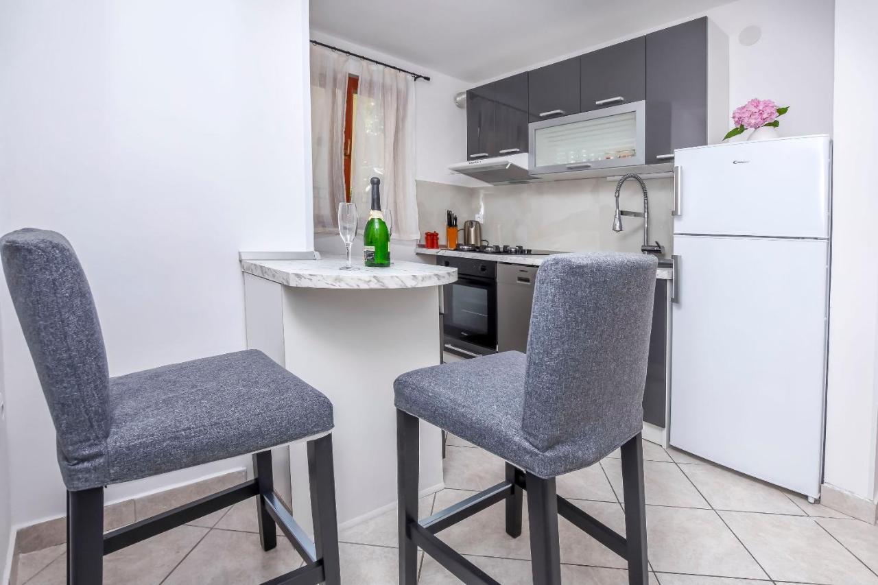 Apartments Viktor Рогозниця Екстер'єр фото