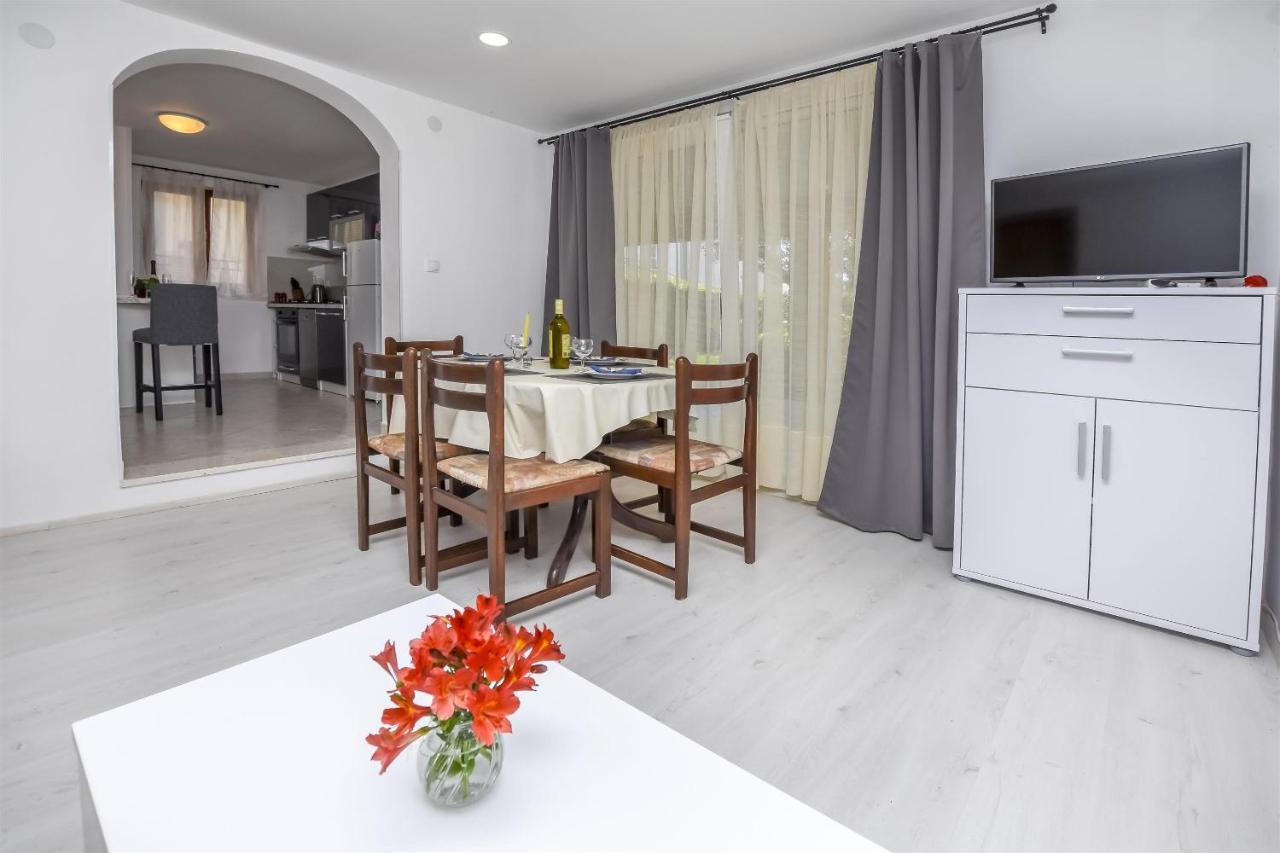 Apartments Viktor Рогозниця Екстер'єр фото